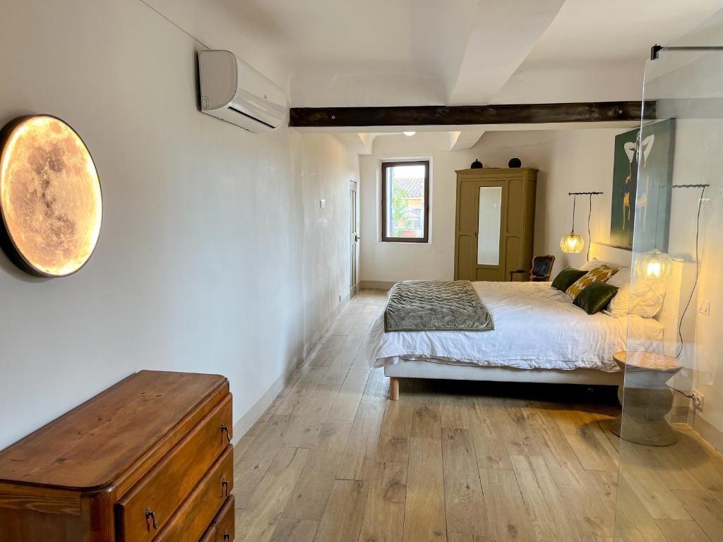 Postel nebo postele na pokoji v ubytování Suites de Bruoux