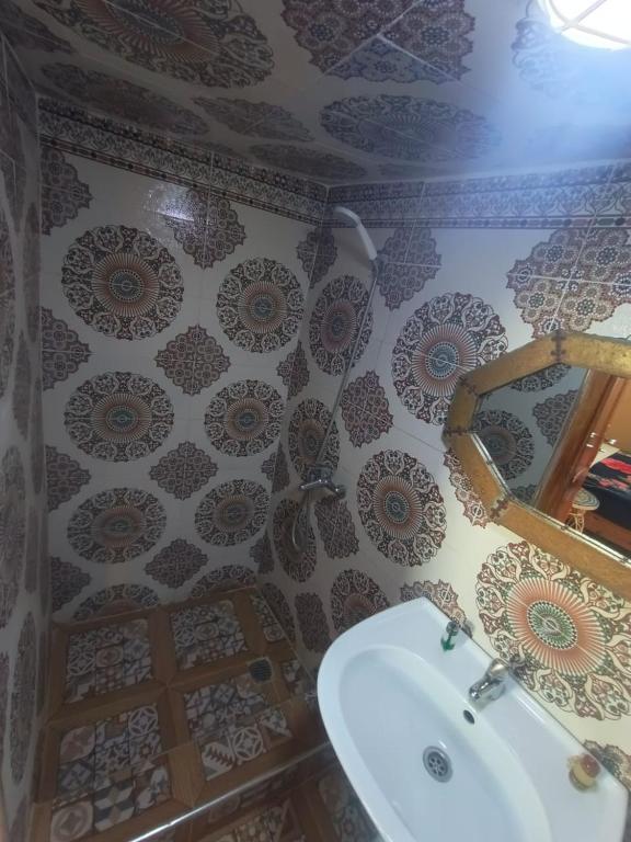 Koupelna v ubytování Riad lala Drissia