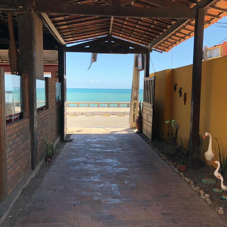 Uma vista do mar tirada do apartamento