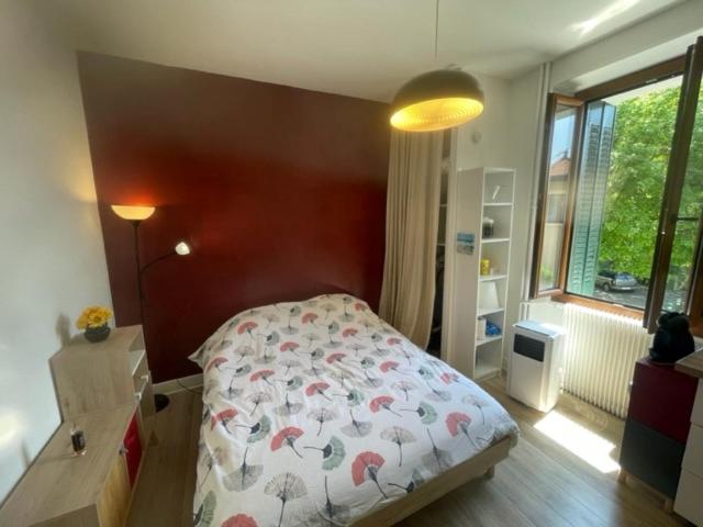 Ένα ή περισσότερα κρεβάτια σε δωμάτιο στο Très beau studio proche centre, très calme