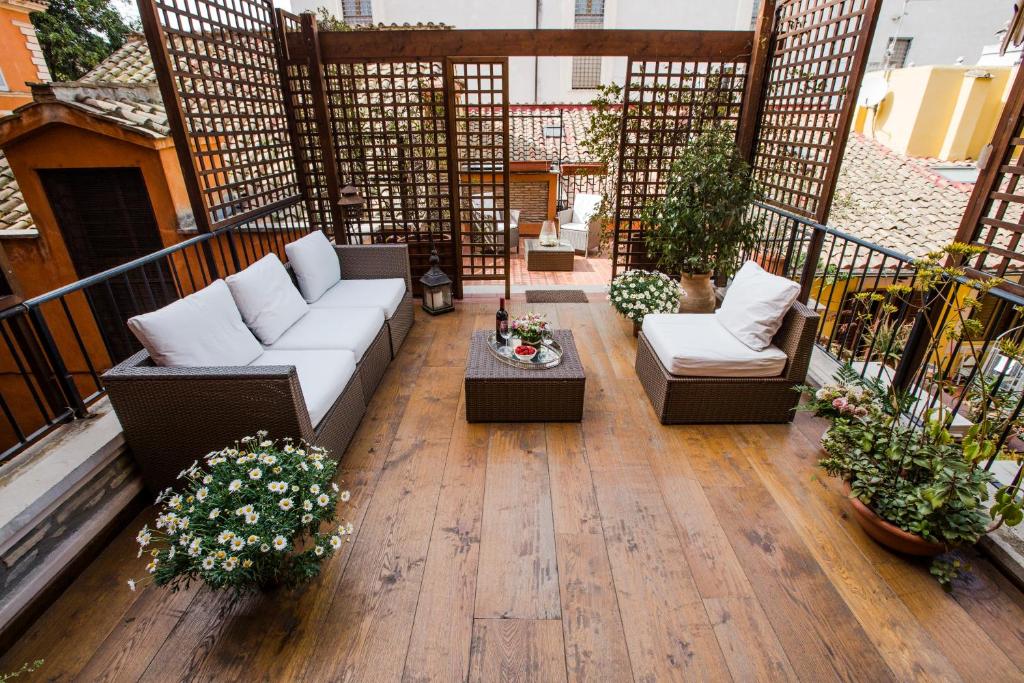 A seating area at Pettinary Village B&B