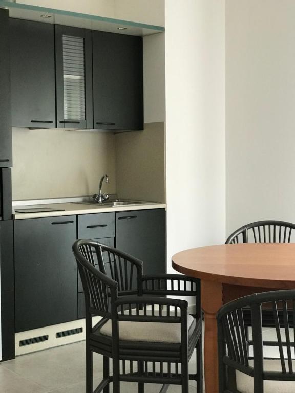 Kuchyň nebo kuchyňský kout v ubytování Harvey Suites Hotel & Residence