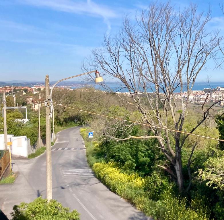 a street light on the side of a road at Casa Ilde in Ancona