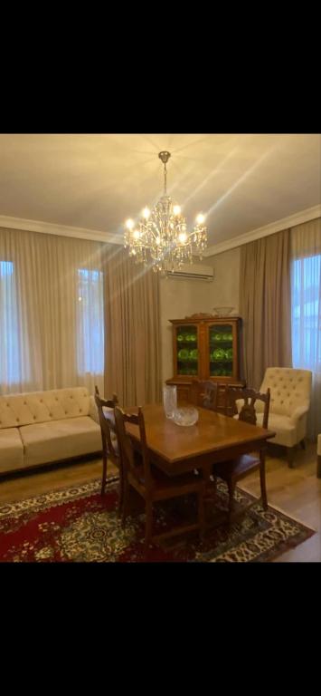 Ruang duduk di Sunview apartment