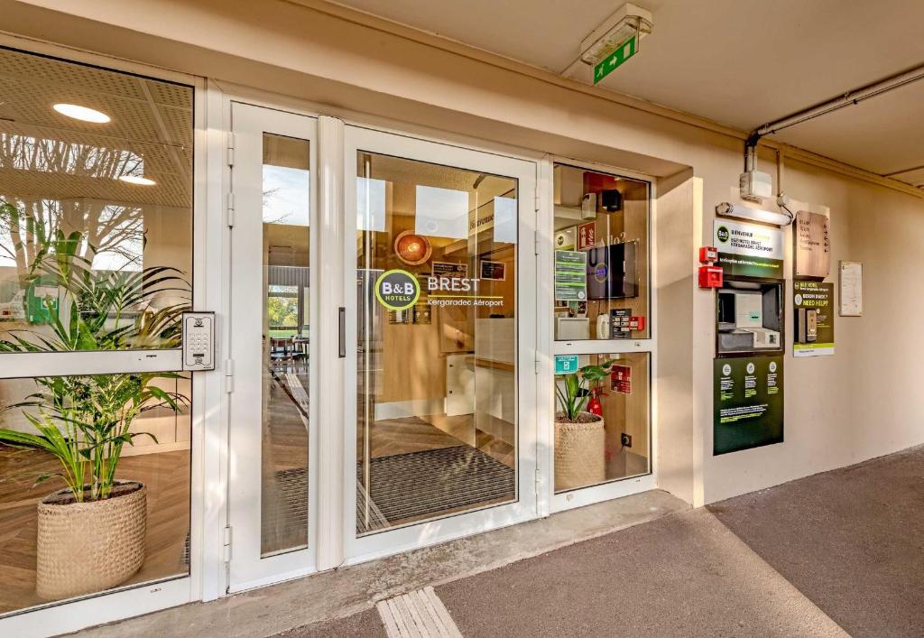 Kuchyň nebo kuchyňský kout v ubytování B&B HOTEL Brest Kergaradec Aéroport
