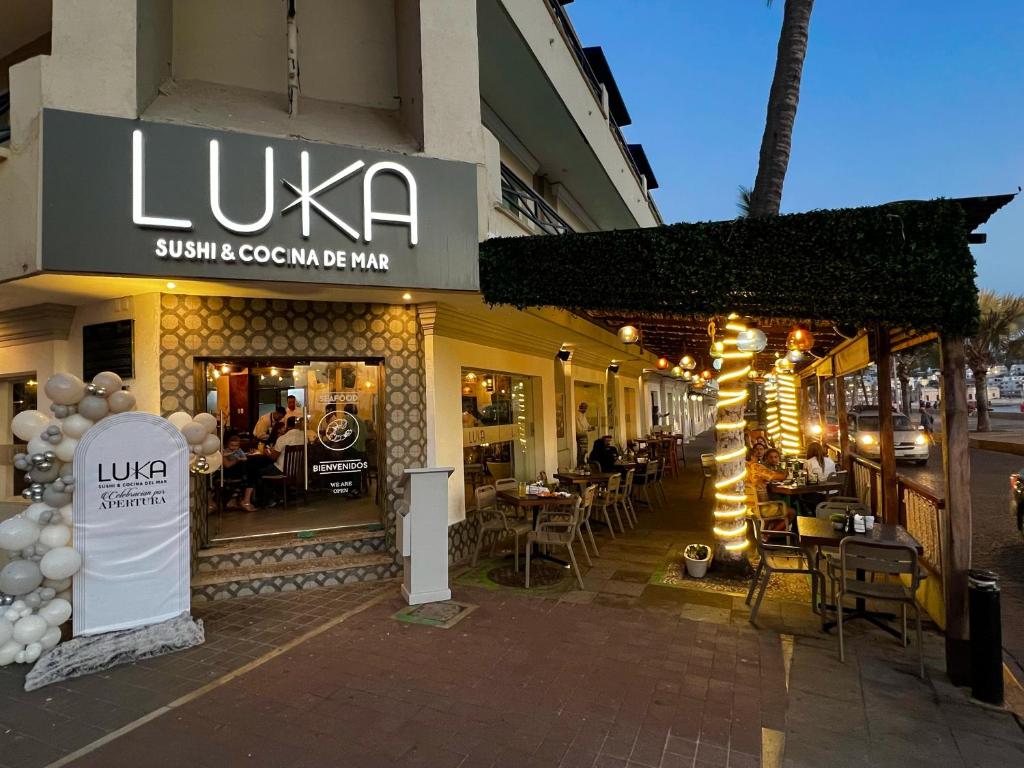 Un restaurante o sitio para comer en Hotel La Siesta Malecón