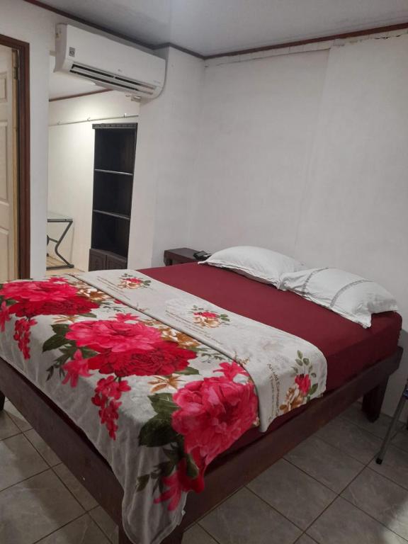 Postel nebo postele na pokoji v ubytování Hospedaje Angela