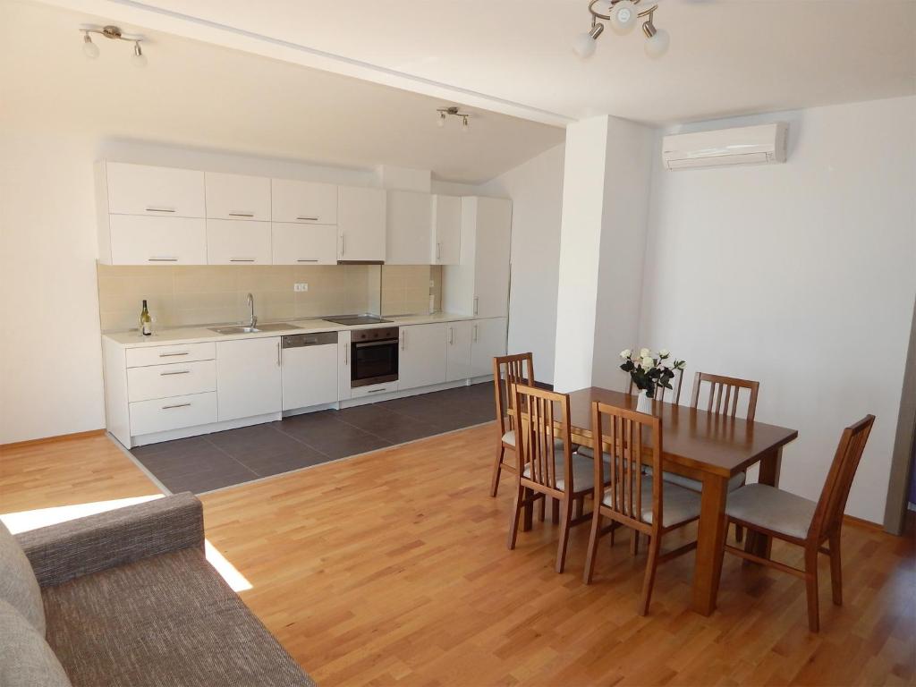 Kuchyňa alebo kuchynka v ubytovaní Apartments King