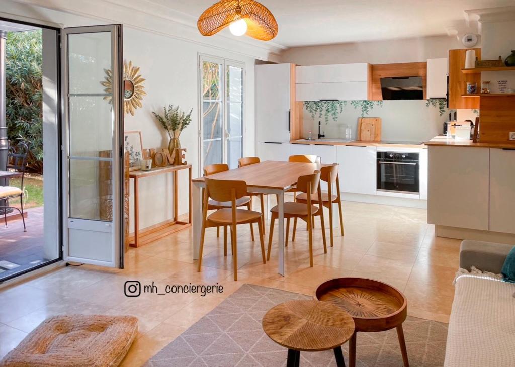 Kuchyň nebo kuchyňský kout v ubytování Appartement de standing avec jardin