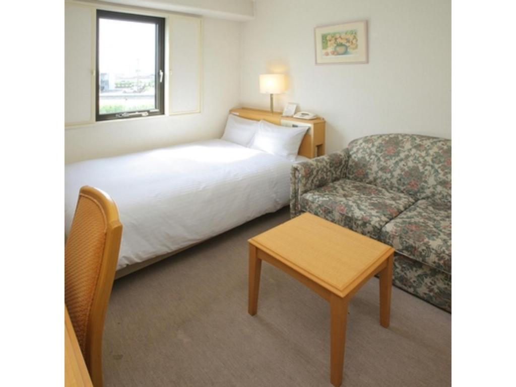 Giường trong phòng chung tại Smile Hotel Fukuoka Okawa - Vacation STAY 81541v