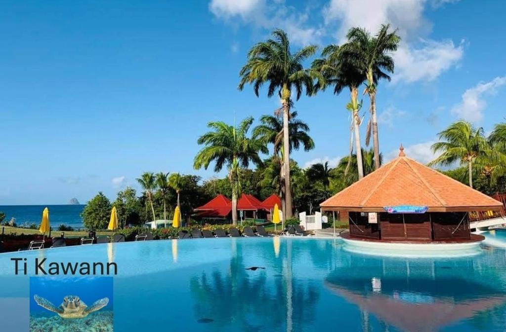 Bazén v ubytování Ti Kawan nebo v jeho okolí