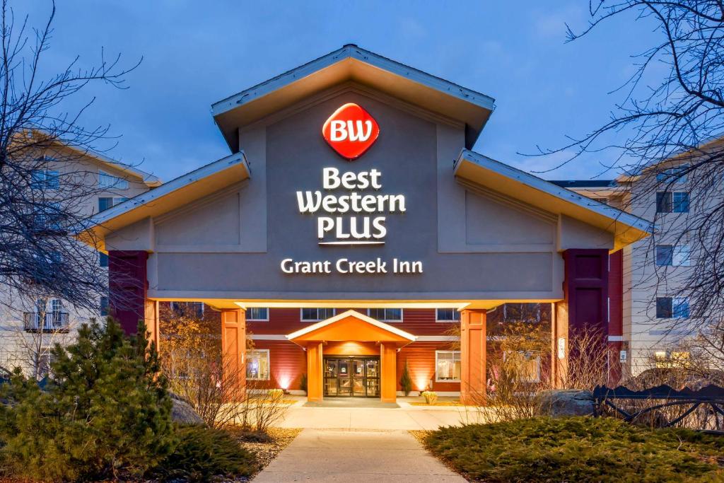 a sign that reads best western plus grand creek inn at Best Western Plus Grant Creek Inn in Missoula