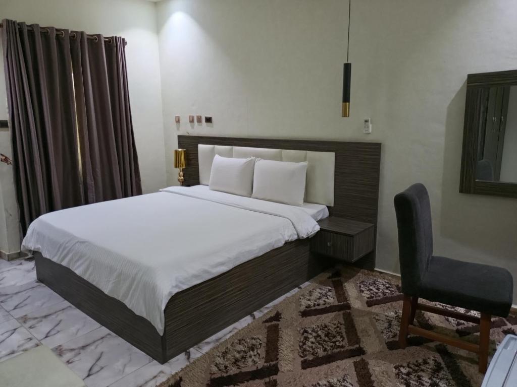 Postel nebo postele na pokoji v ubytování Tofana Hotel and Suites