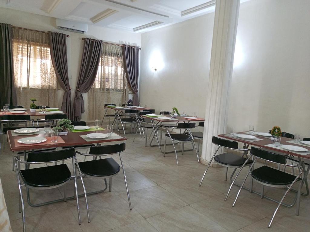 Restaurace v ubytování Tofana Hotel and Suites