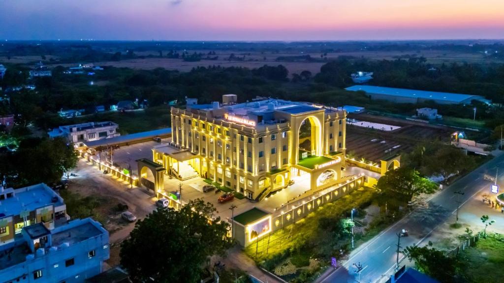 Bazén v ubytování Le Royale Palace nebo v jeho okolí