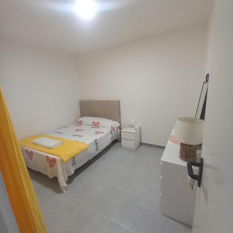 Postel nebo postele na pokoji v ubytování Hiromi Room calle Julio antonio