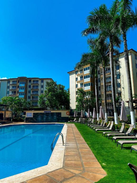 Bazén v ubytování JV Condos Jaco nebo v jeho okolí