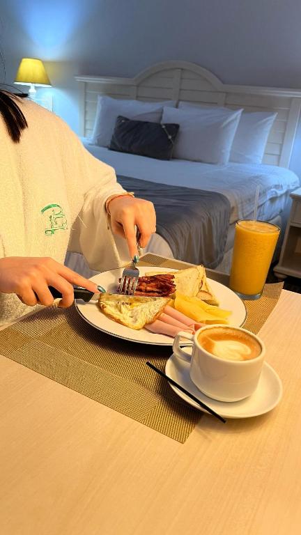Jídlo v hotelu nebo okolí