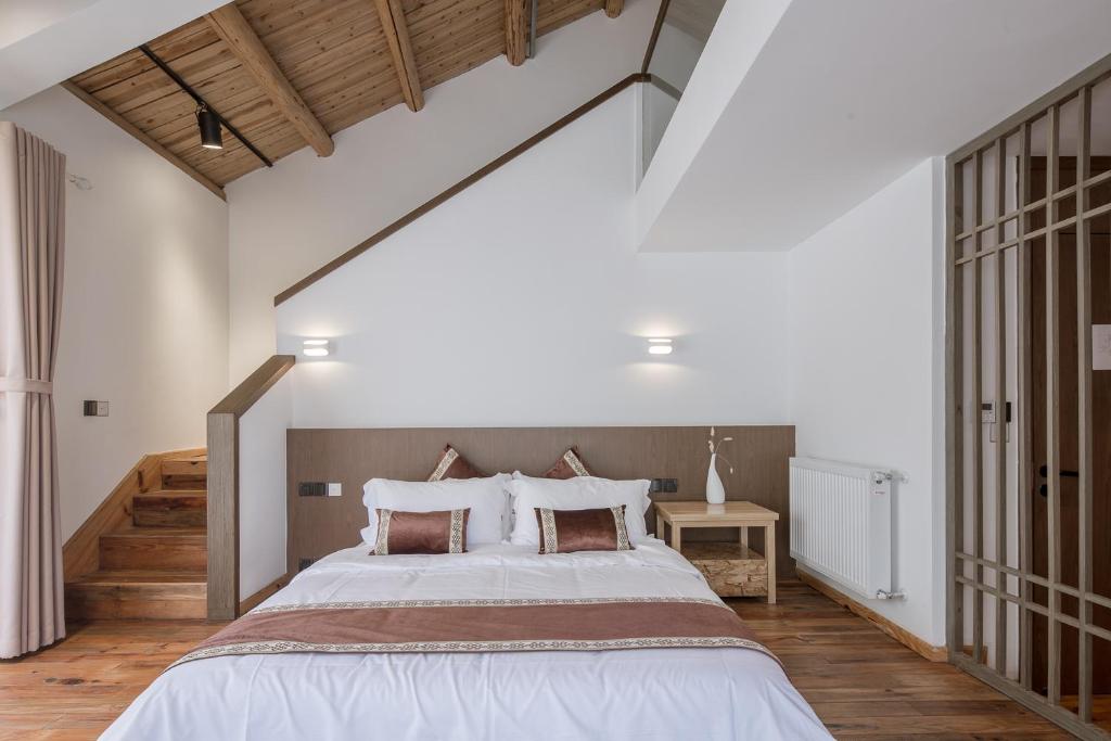 Postel nebo postele na pokoji v ubytování Vretreats yunxishang Boutique Hotel