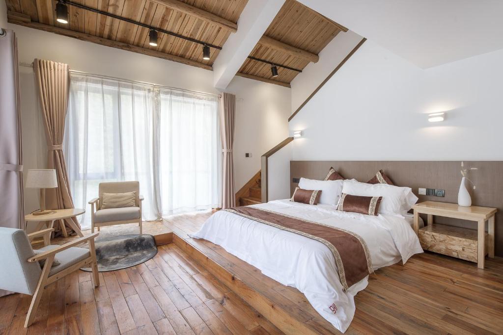 Postel nebo postele na pokoji v ubytování Vretreats yunxishang Boutique Hotel