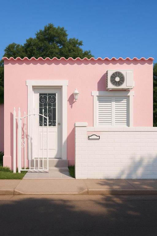 a pink house with a gate and a door at Casa rosa in Cruz Alta