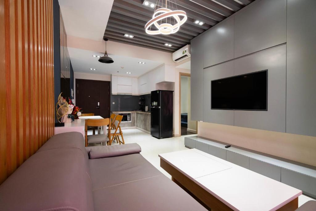 TV a/nebo společenská místnost v ubytování Awesome Rivergate Apartment - CBD in Hcm City