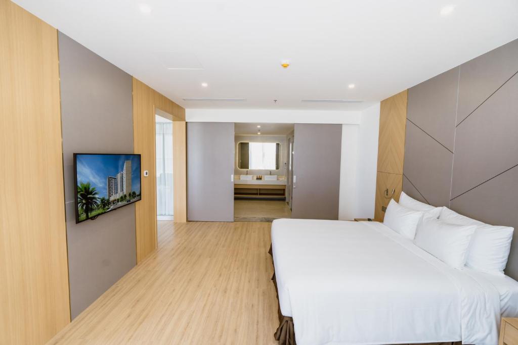 Suite Oceanfront with Bathtub