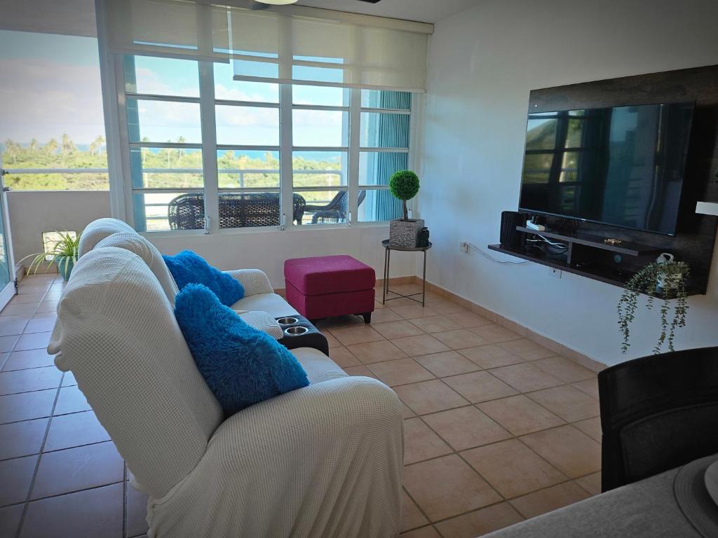 TV a/nebo společenská místnost v ubytování Tropical Villa Ocean View