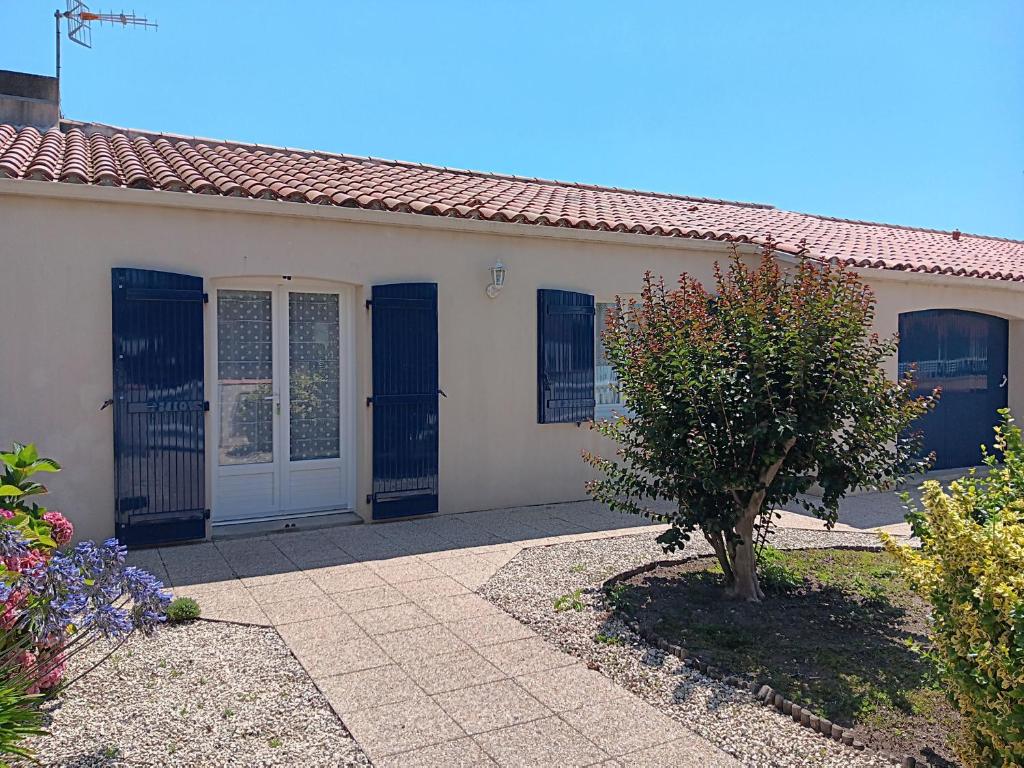 Villa Confortable 5 Pers. - Lumineuse, Proche Plage et Commerces, Jardin et Terrasse Tranquilles - FR-1-476-31