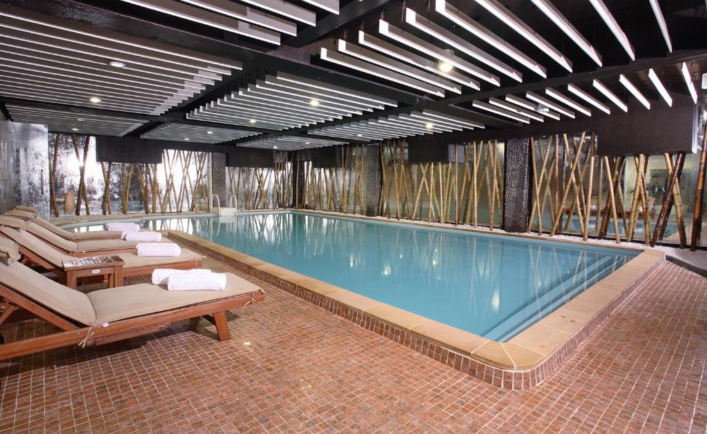 Bazén v ubytování Muong Thanh Holiday Da Lat Hotel nebo v jeho okolí