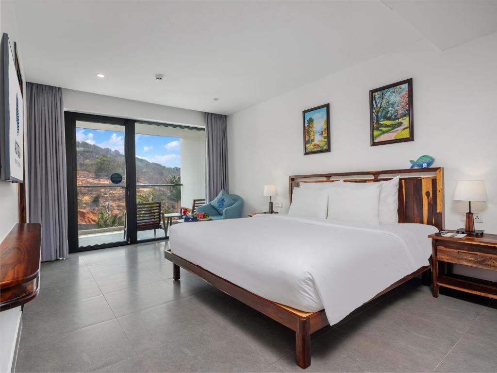 Phòng Deluxe Giường Đôi Có Ban Công