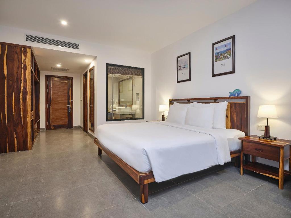 Phòng Deluxe Giường Đôi Có Ban Công