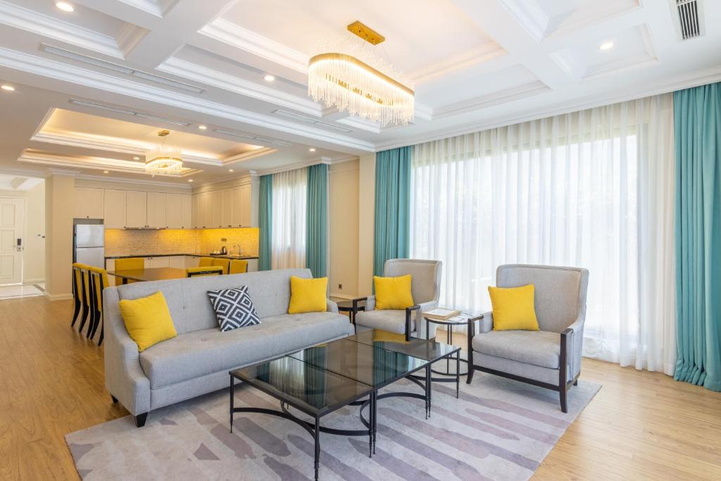 Tropicana Villa 3 Bedroom Beachfront VinWonders Ticket