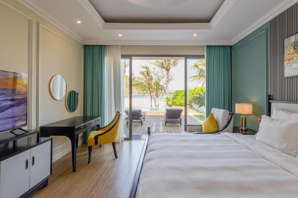 Tropicana Villa 3 Bedroom Beachfront VinWonders Ticket