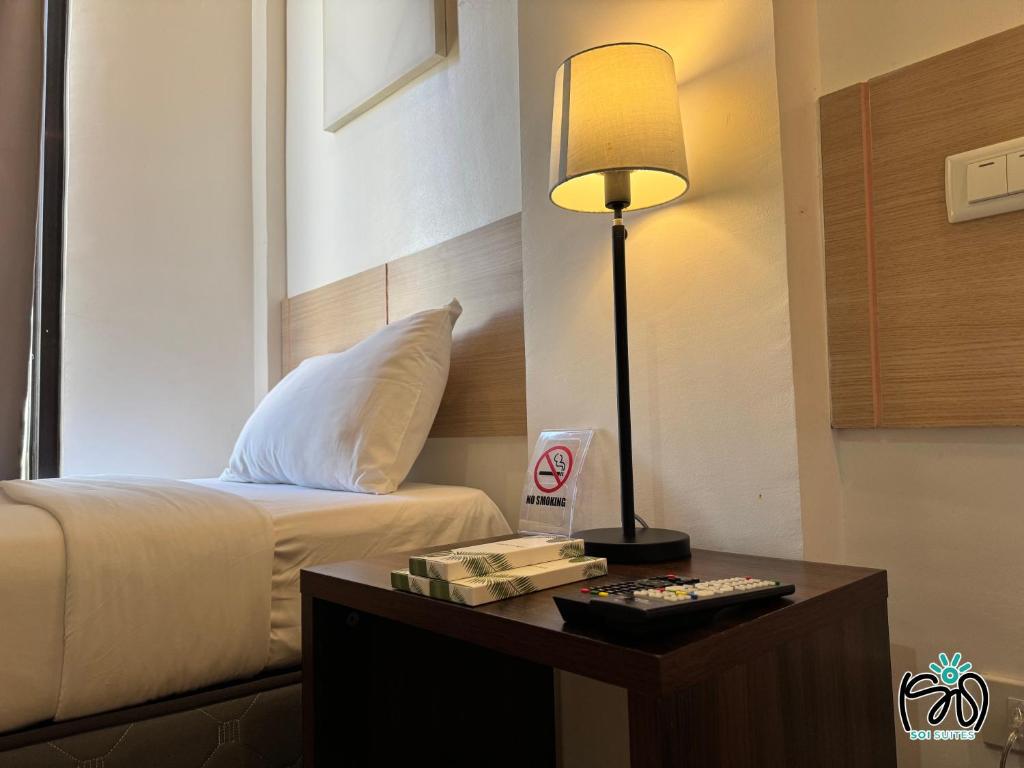 Postel nebo postele na pokoji v ubytování Soi Suites