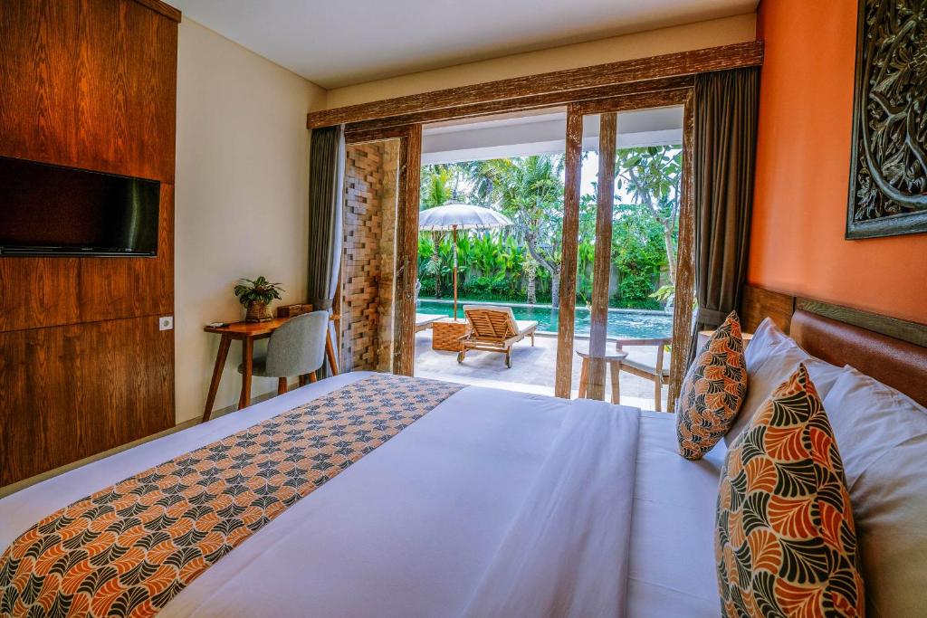 Postel nebo postele na pokoji v ubytování Kahayana Suites Ubud