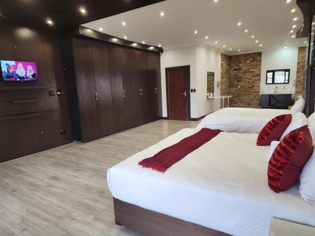 Giường trong phòng chung tại Sezanah Luxury Lodge