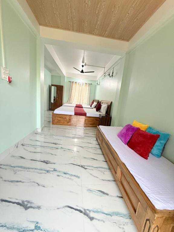 Postel nebo postele na pokoji v ubytování Maple Homestay