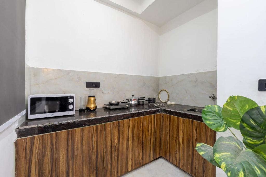 Kuchyň nebo kuchyňský kout v ubytování Amaze Stays Noida Sector 70