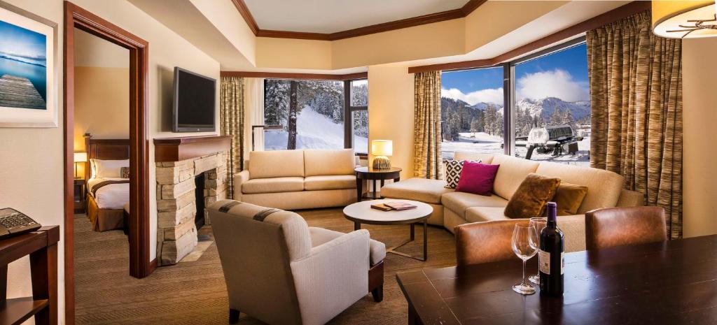 Posezení v ubytování Everline Resort and Spa, Lake Tahoe