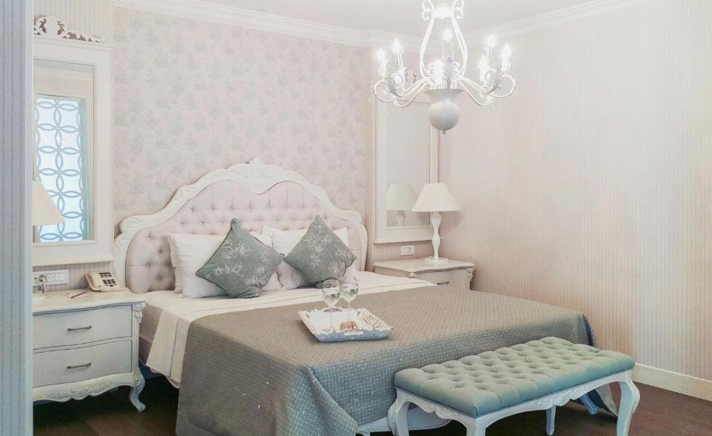 Postel nebo postele na pokoji v ubytování Ena Boutique Hotel & Residences