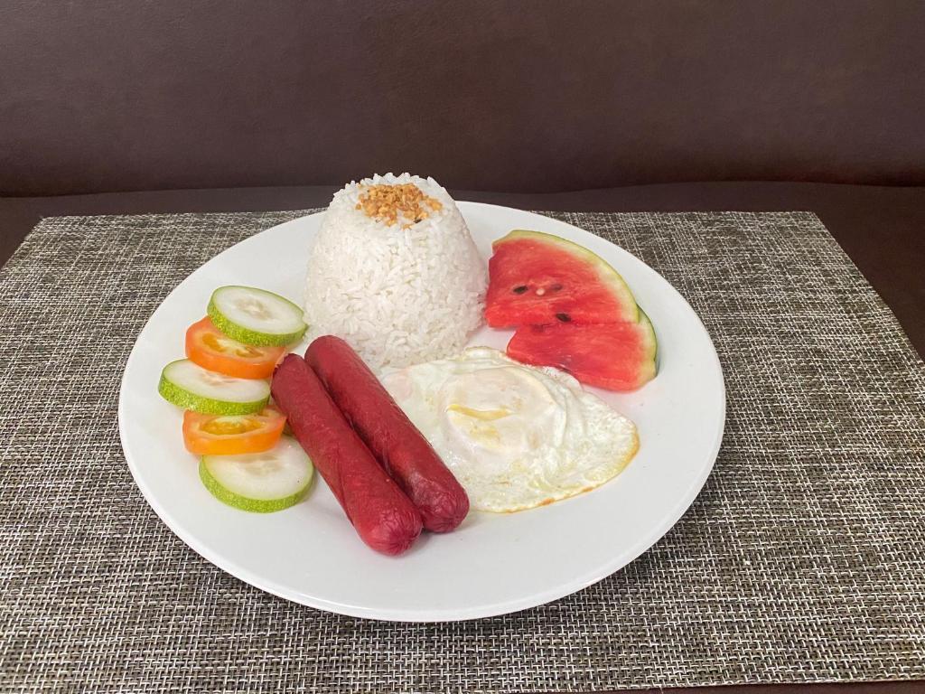 Jídlo v hostelu nebo okolí