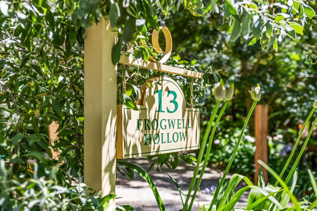 FROGWELL HOLLOW immerse into an idyllic fairytale