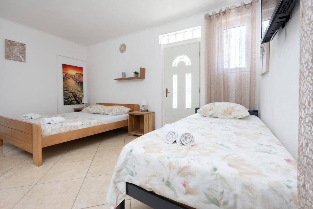 Postel nebo postele na pokoji v ubytování Apartments Vrabac