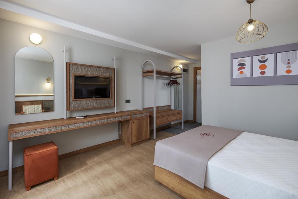 Postel nebo postele na pokoji v ubytování Monk Resort Hotel Beldibi