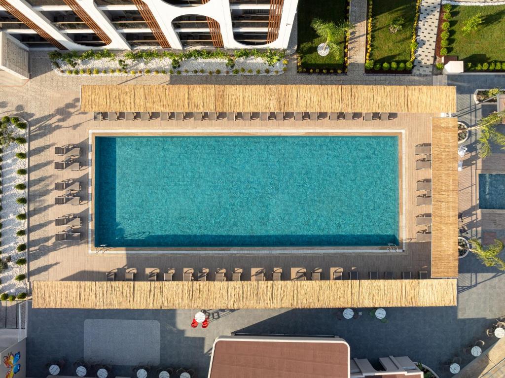 Bazén v ubytování Monk Resort Hotel Beldibi nebo v jeho okolí