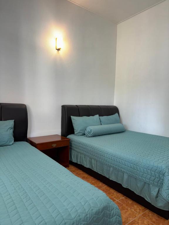 Postel nebo postele na pokoji v ubytování Cenang Room Rahsia Motel