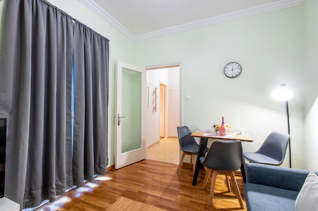 Aris123 by Smart Cozy Suites - Apartments in the heart of Athens - 5 minutes from metro - Available 24hr - Resim 13