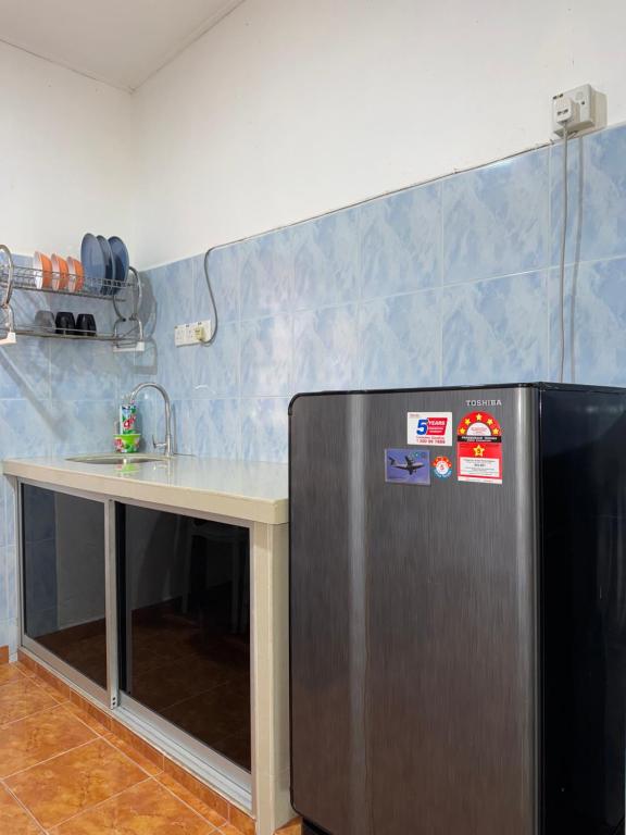 Kuchyň nebo kuchyňský kout v ubytování Cenang Room Rahsia Motel