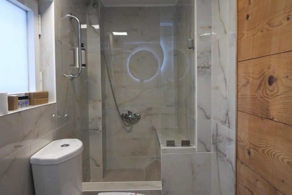 Koupelna v ubytování Doliva Studio John private jacuzzi